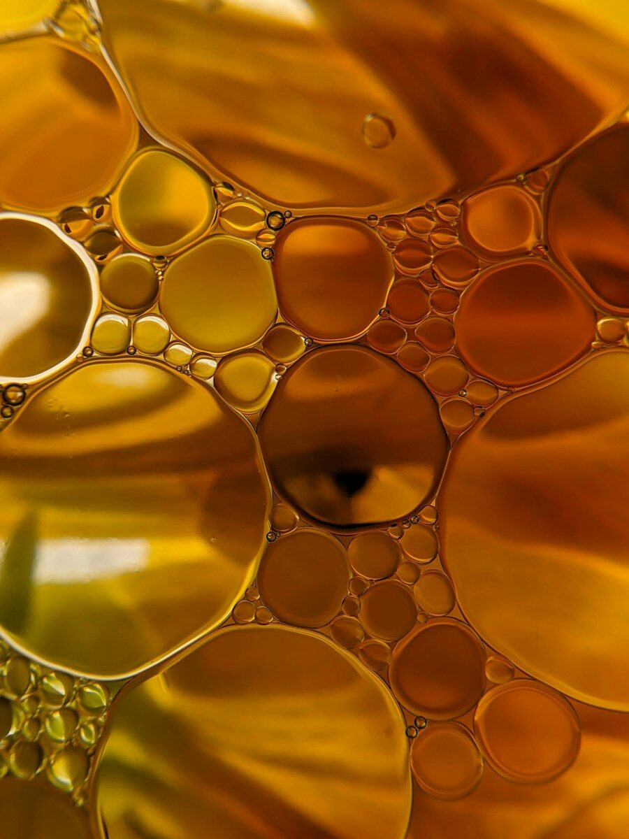 Caprylic/capric triglyceride (MCT oil, GTCC) emollient oil texture for skin barrier care